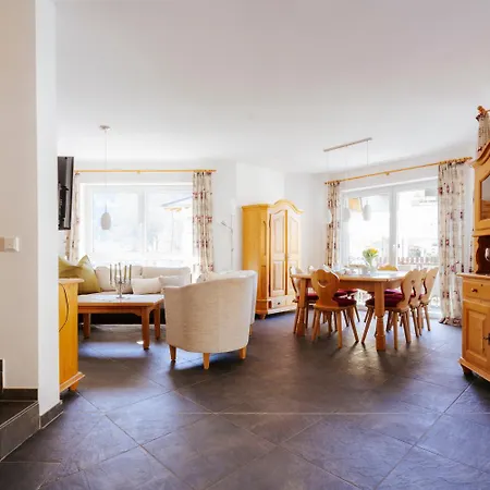 Mit Sauna 度假居 *