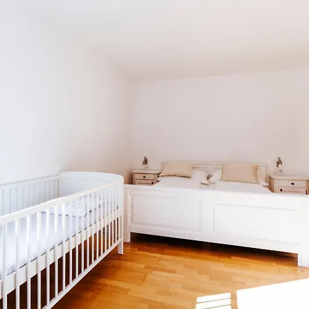 Mit Sauna 度假居 *